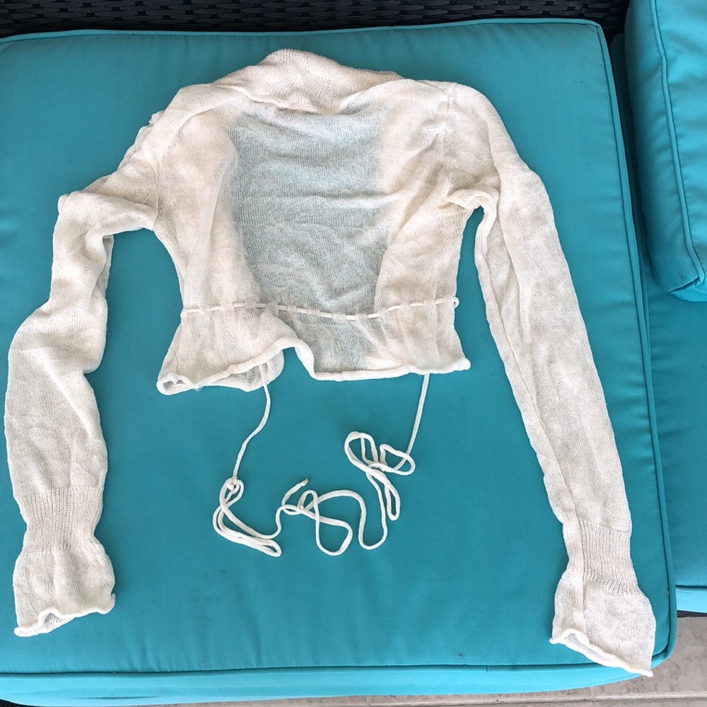 White Vintage Shoulder Cover Top - Picture 6 of 8